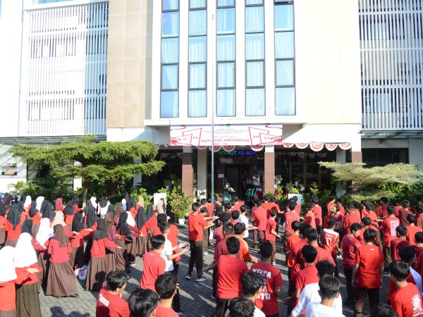 Senam bersama SMP Islam Hidayatullah