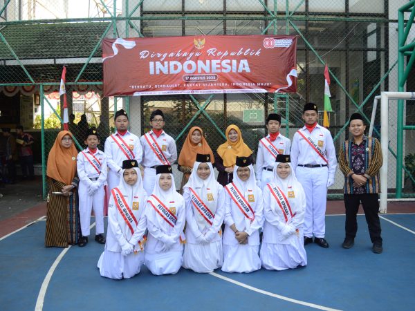 Upacara Peringatan HUt RI ke-80 SMP Islam Hidayatullah